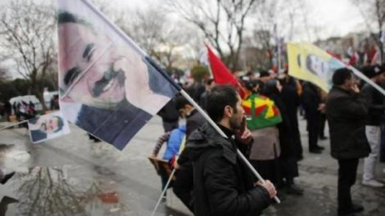 زعيم المقاتلين الأكراد يدعو لإنهاء التمرد على تركيا