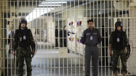 مقتل 30 سجيناً و6 حراس وفرار العشرات من سجن عراقي
