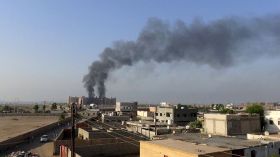 الحكومة اليمنية تقرر البقاء في عدن على الرغم من هجمات “داعش”