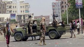 انفجار سيارة ملغومة قرب البنك المركزي في عدن