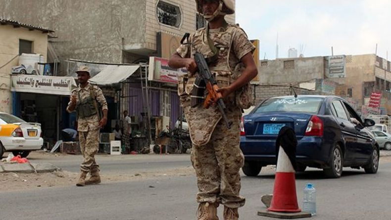 انتحاري يقتل شخصاً ويصيب ثلاثة في عدن اليمنية