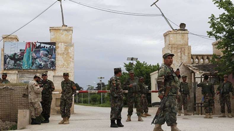 140 قتيلاً في هجوم على قاعدة للجيش الأفغاني