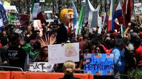 صدامات بين مؤيدي ترامب ومعارضيه في كاليفورنيا