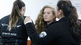 شاهد الأسيرة عهد التميمي داخل محكمة الاحتلال