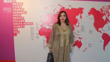 Egyptian writers loath to see Ahlam Mosteghanemi represent the Arabs at the year of Shakespeare