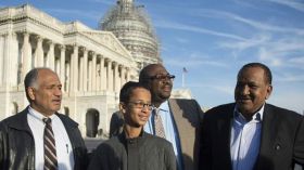 التلميذ الذي أوقف في أمريكا للاشتباه بأنه صنع قنبلة ينتقل إلى قطر