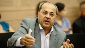 نائبان عربيان يرفعان الأذان داخل الكنيست الإسرائيلي