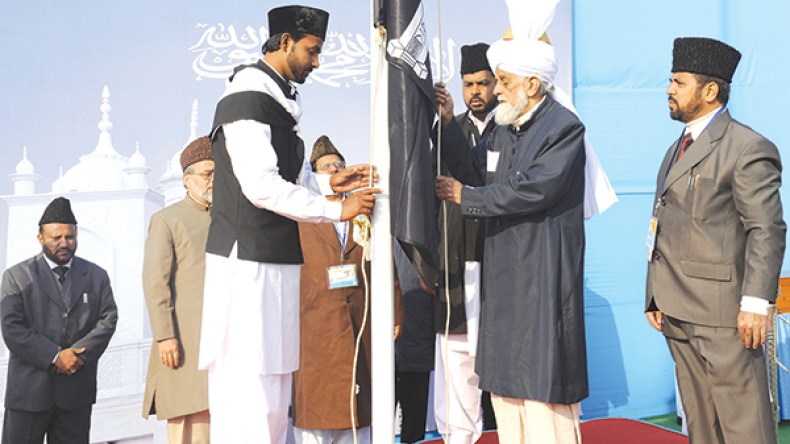 “مدرسة أحمدية” لتجنيد الأطفال.. واشتراكات شهرية حسب الأجرة!