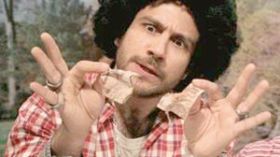 الفنان أحمد مكي “ضحية” حرب ساخنة في مصر بسبب أصوله الجزائرية؟!