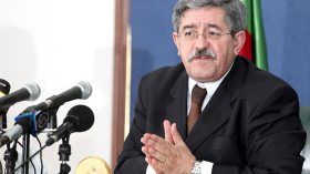 أويحي: بوتفليقة لا يحطّم المخابرات