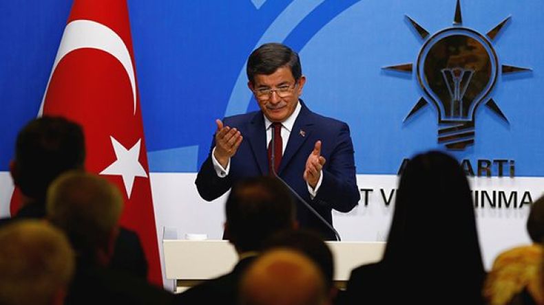 داود أوغلو يؤكد أنه لن يترشح لرئاسة الحزب الحاكم