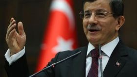 داود أوغلو: التفاوض مع الأسد يشبه مصافحة هتلر