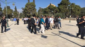 اثنان من أعضاء الكنيست يقتحمان الأقصى