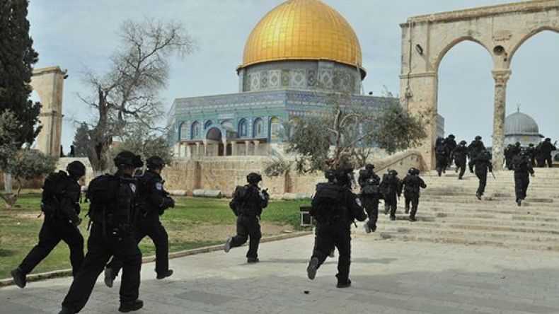 120 مستوطناً يقتحمون المسجد الأقصى