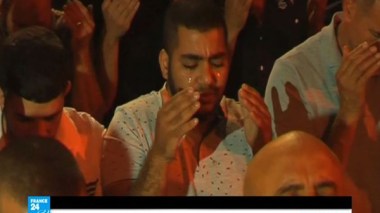 بالدموع والصلوات.. المقدسيون يقاومون