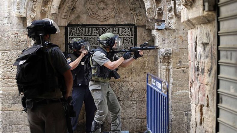 إصابة فتاة فلسطينية برصاص مستوطن حاولت طعنه في القدس