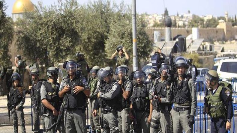 مستوطنون يهود يقتحمون المسجد الأقصى المبارك