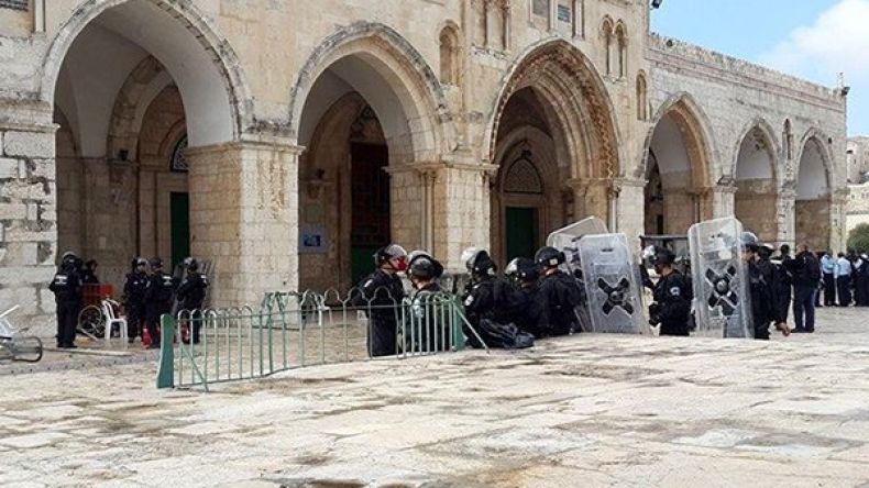 90 مستوطناً إسرائيلياً يقتحمون الأقصى