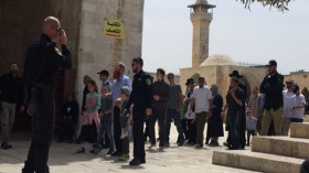 مئات المستوطنين يقتحمون الأقصى