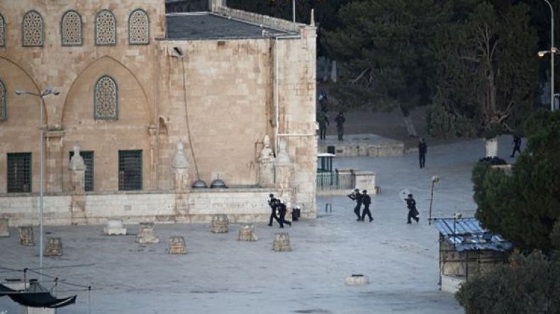 قوات الاحتلال تزيل كاميرات ثبتتها الأوقاف الإسلامية في المسجد الأقصى