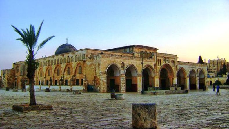 شرطة الاحتلال تعتقل ستة من موظفي المسجد الأقصى