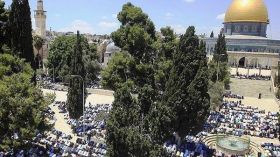 قراصنة يخترقون التلفزيون الإسرائيلي ويبثون الأذان والأدعية