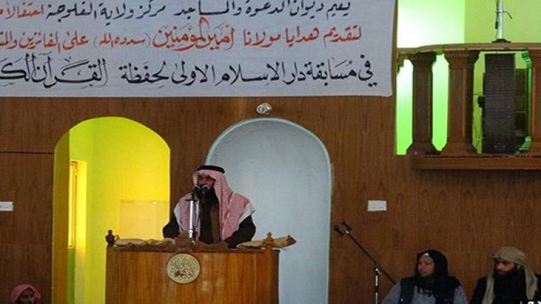 صور تظهر البغدادي في مسجد في الفلوجة