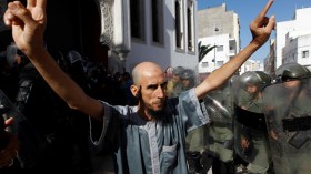 عشرات الجرحى في مواجهات بين الأمن ومتظاهرين في الحسيمة