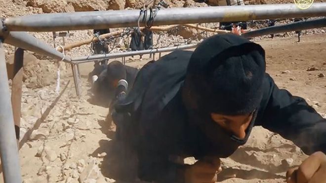 تنظيم القاعدة يعدم 15 جندياً يمنياً