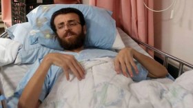 الصحفي الفلسطيني الأسير محمد القيق ينهي إضرابه عن الطعام