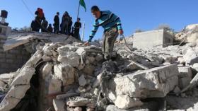 سلطات الاحتلال تهدم منزلاً وتغلق آخر في القدس