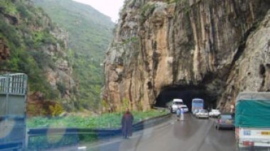 Security forces defused a bomb in Lakhdaria