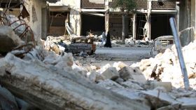 القوات السورية تقاتل المعارضة للسيطرة على حي في حلب