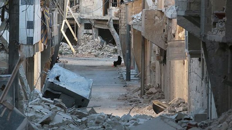 صواريخ روسية وسورية تقصف حلب وتدمر مستشفى