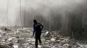 استمرار الغارات المكثفة على حلب ومواجهات شرسة في جنوبها