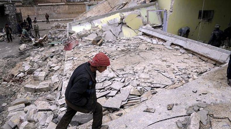 طائرات حربية تقصف بلدات سورية في محافظة حلب