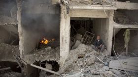 مقتل 25 مدنياً بينهم ستة أطفال في غارات على الرقة السورية