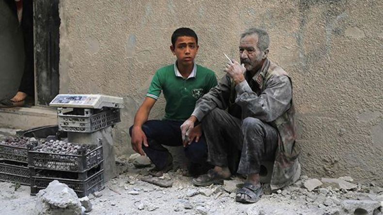 مقتل حوالي 60 مدنياً في غارات كثيفة للنظام على حلب