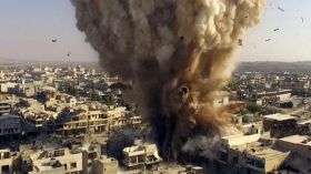 10 آلاف مقاتل من المعارضة على بعد ميل من قوات الأسد التي تخنق حلب