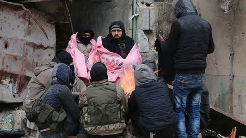 استمرار عمليات الإجلاء من حلب