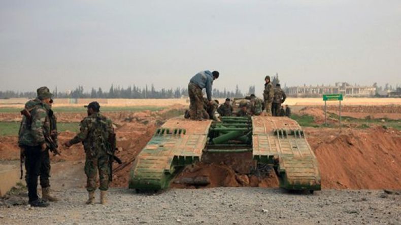 فصائل إسلامية تقطع طريق الإمداد الوحيدة لقوات النظام إلى حلب