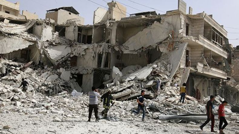 45 قتيلاً في قصف جوي لمناطق للمعارضة في حلب