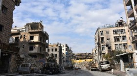 اشتباكات قرب دمشق وطيران النظام يقصف حماة