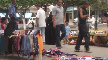 400.000 workers earn less than 10. 000 dinars per month