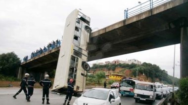 Algeria counts 30.000 archaic, dangerous buses