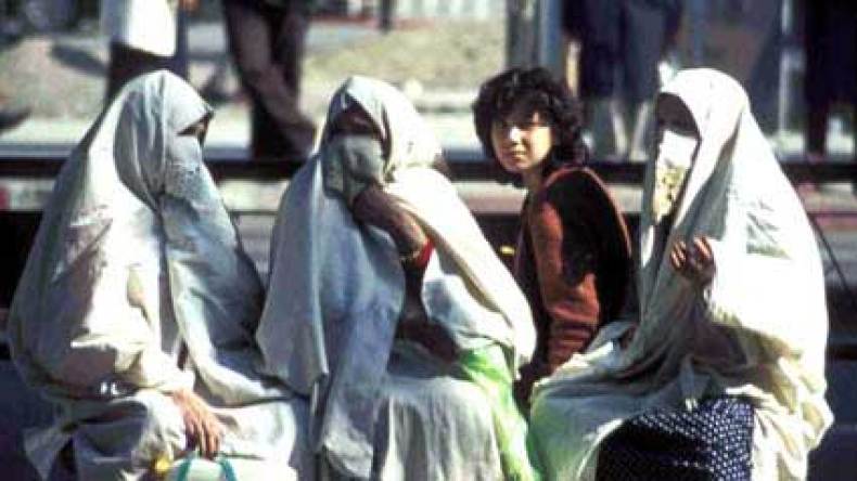 صائمون جزائريون ينتفضون ضد العري في رمضان ..