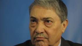 بن فليس يفتح النار على اقتصاد الريع ويغازل المرأة والمجاهدين