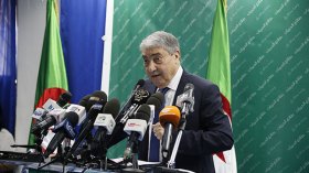 بن فليس: جماعات المصالح استولت على مراكز القرار