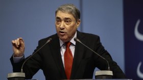 بن فليس: “سألزم مسؤولينا بالتكلّم بالعربية خارج الجزائر”
