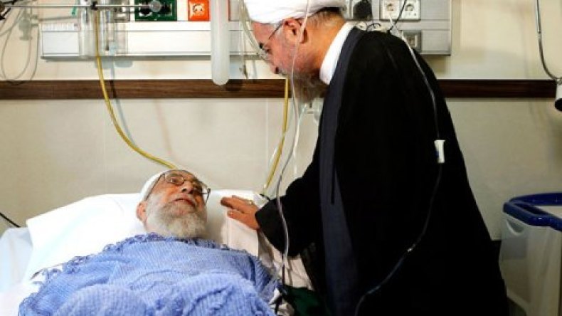 تدهور صحة خامنئي يثير الجدل حول خلافته